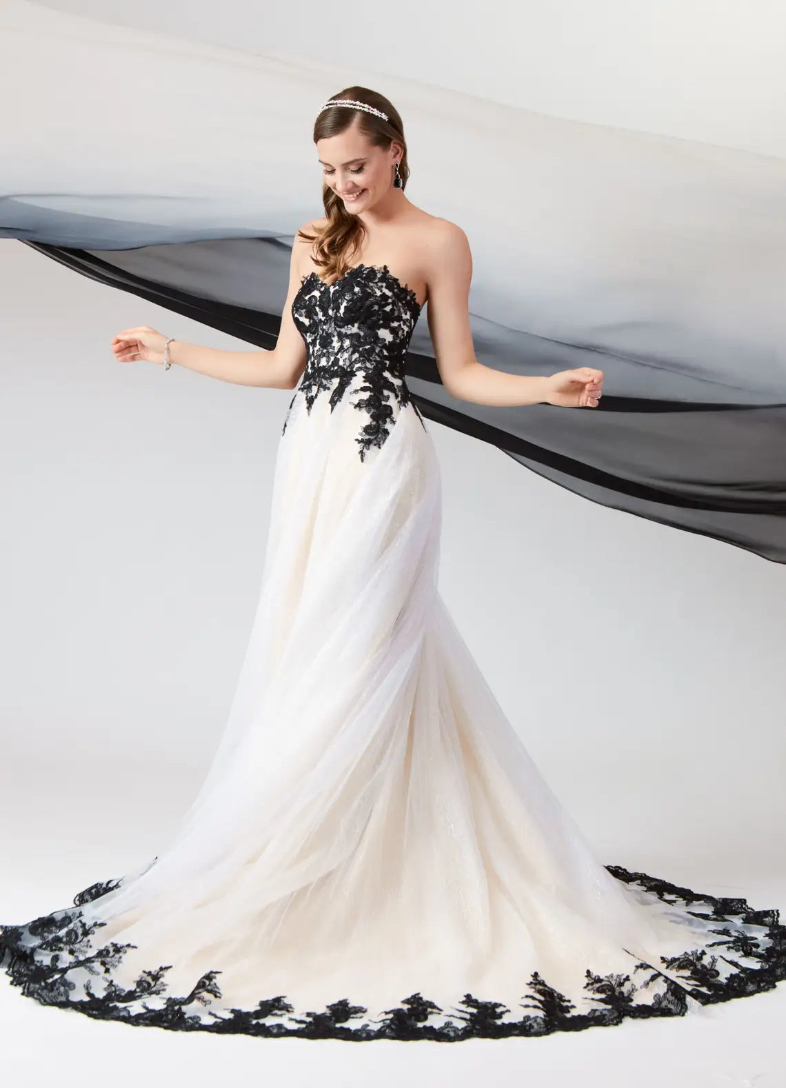 BWD00056 Gothic Black Champagne Sweetheart A-Line Lace Applique Tulle Wedding Dress