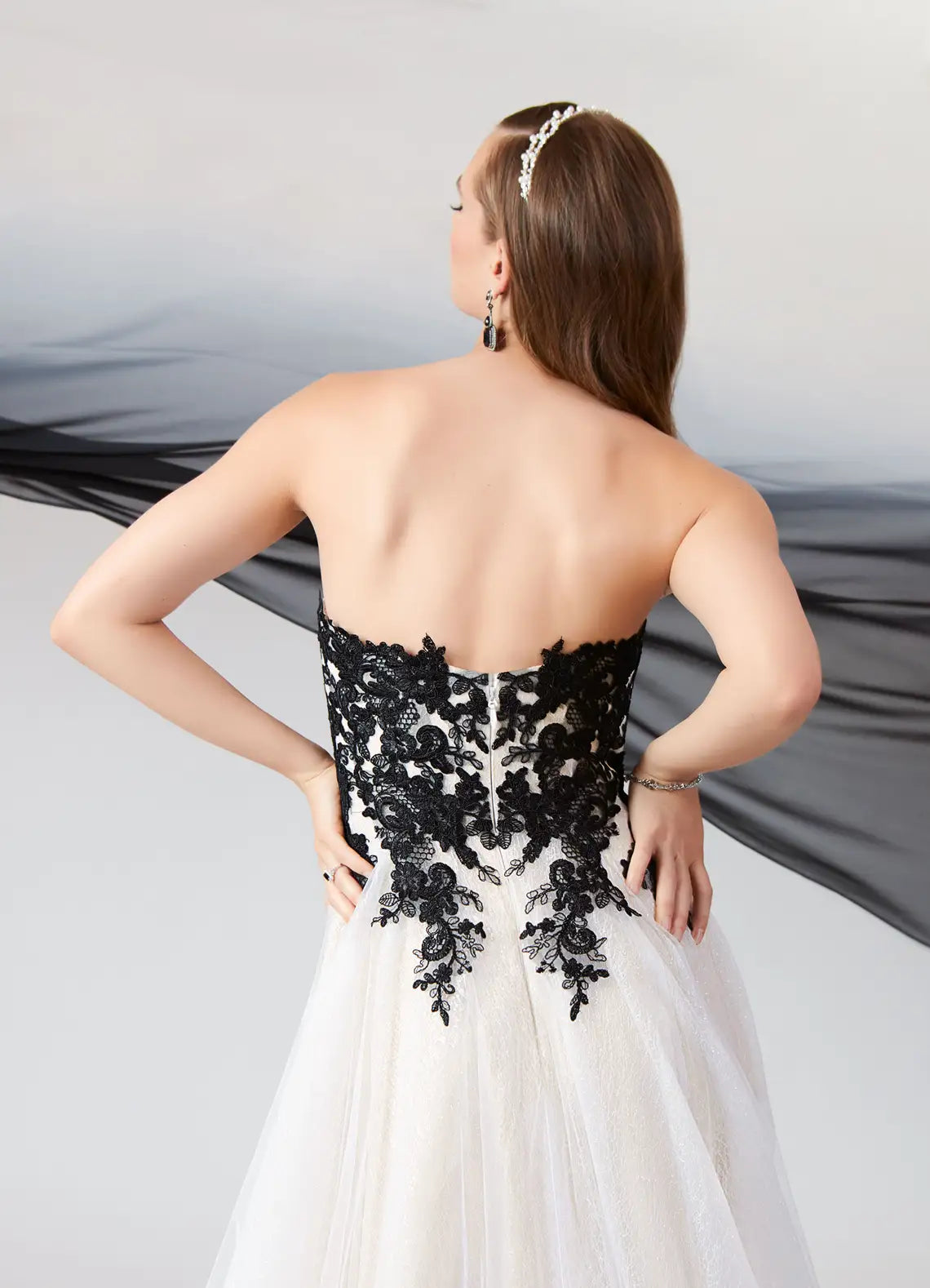 BWD00056 Gothic Black Champagne Sweetheart A-Line Lace Applique Tulle Wedding Dress