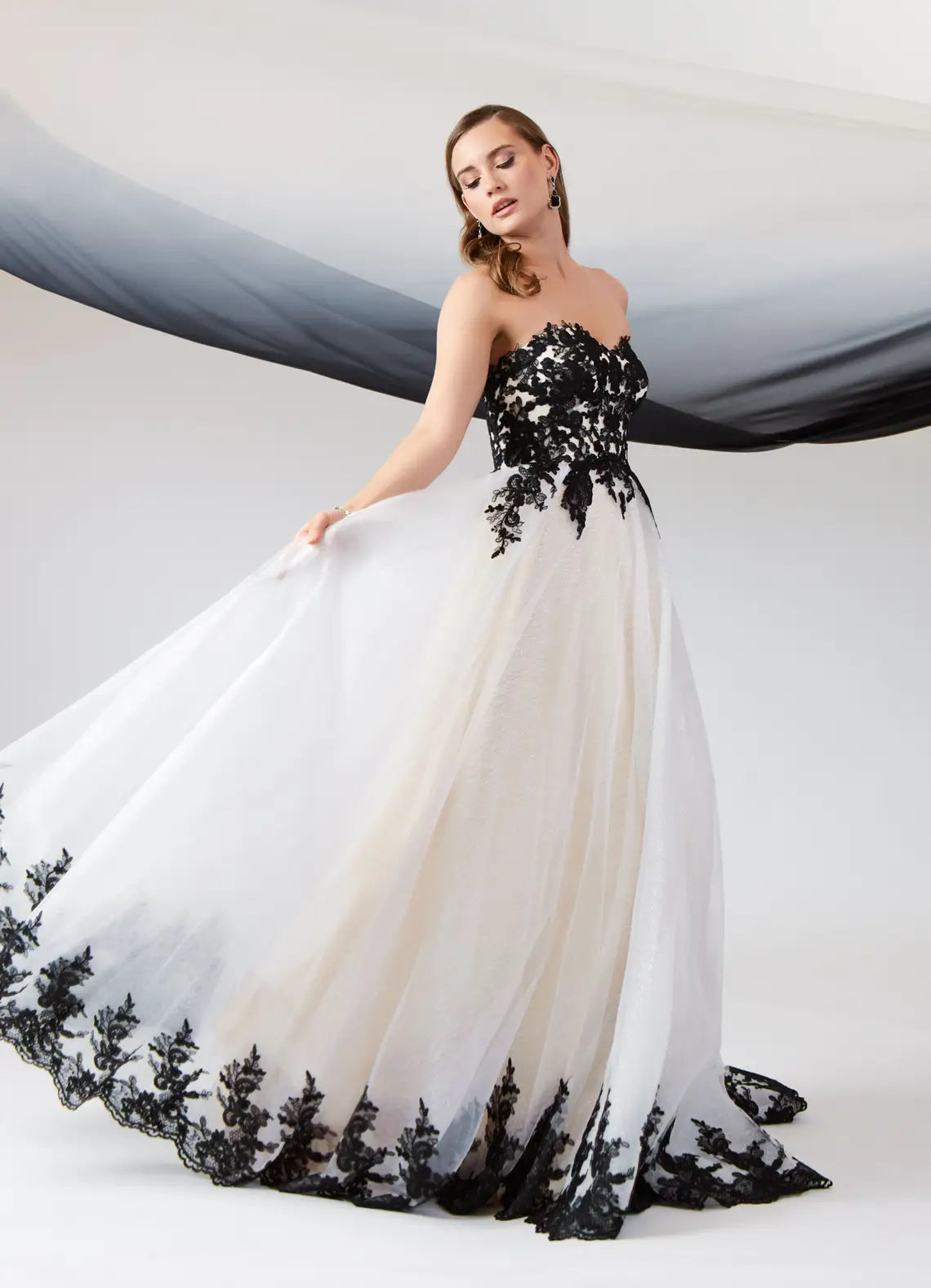 BWD00056 Gothic Black Champagne Sweetheart A-Line Lace Applique Tulle Wedding Dress